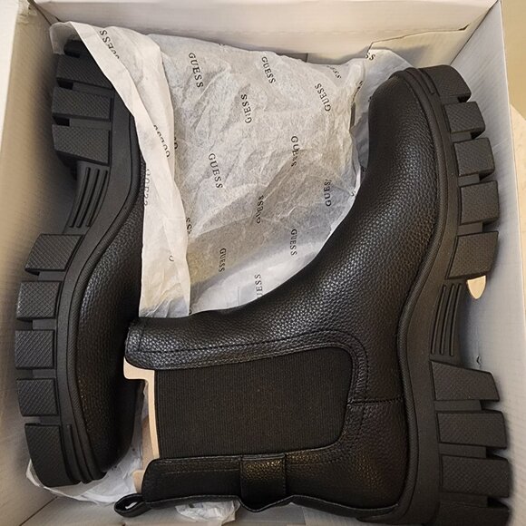 GUESS Womens Hensly Lug Sole Black- Faux Leather- Polyureth 11M - A002 - Picture 7 of 9